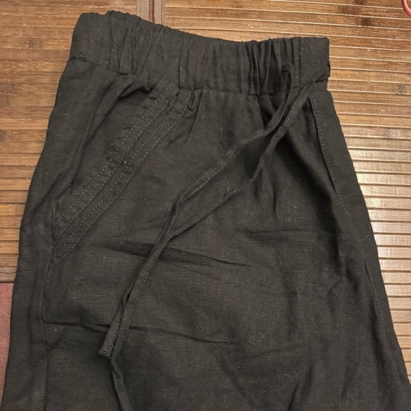 Briggs Ladies' Linen Blend Pull-On Beach Short, Large Black Front & Back Pockets - Picture 3 of 7